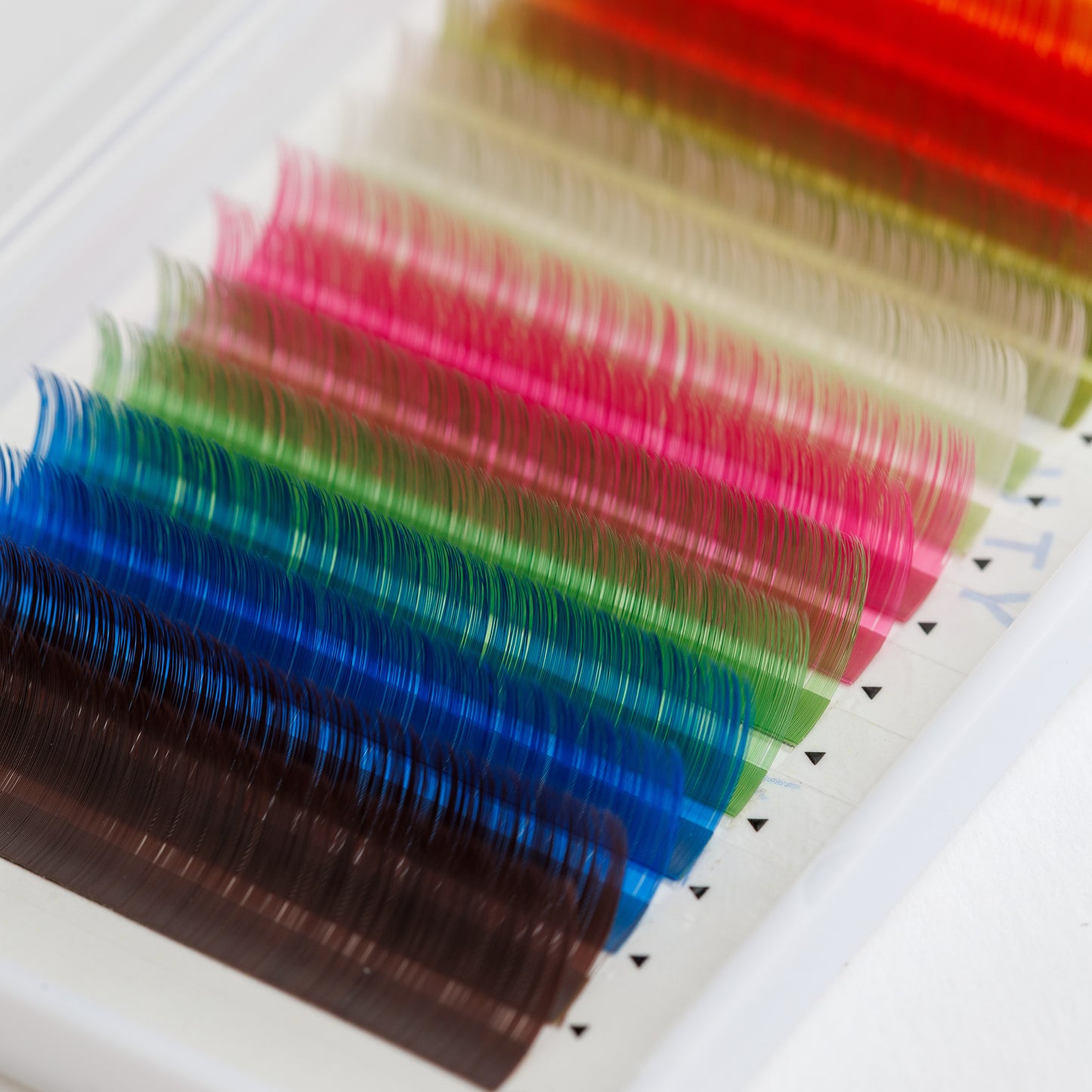 Eyelashes for extensions in various colors